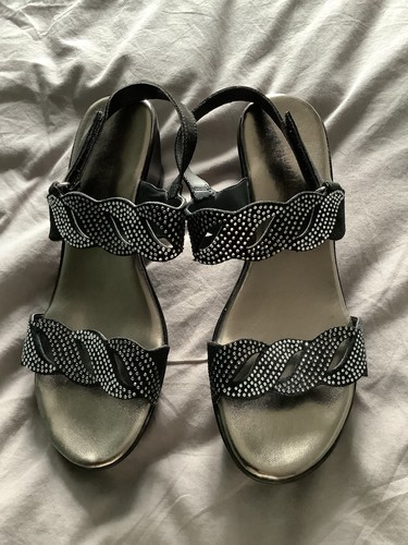 New without tags ladies pavers - tags,