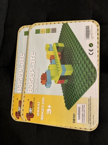 Large dots baseplate 38x27 - large,