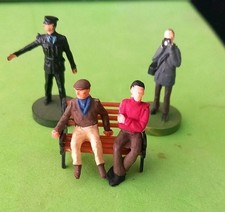 SUBBUTEO POLICEMAN,  SPECTATOR FIGURES, BENCH & PHOTOGRAPHER