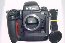 Nikon F5 35mm Film SLR Auto & Manual Focus Camera Body - Excellent