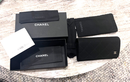 Chanel black quilted clamshell - black,