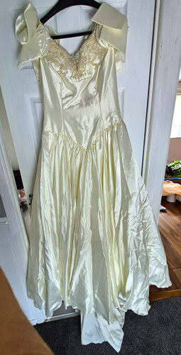 Pronuptia ivory satin - &, tulle