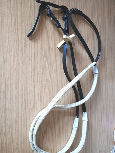 Rubber reins white - rubber,