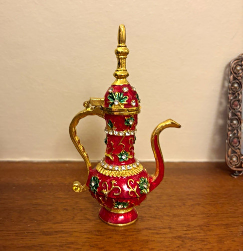 Middle eastern teapot figurine - middle,