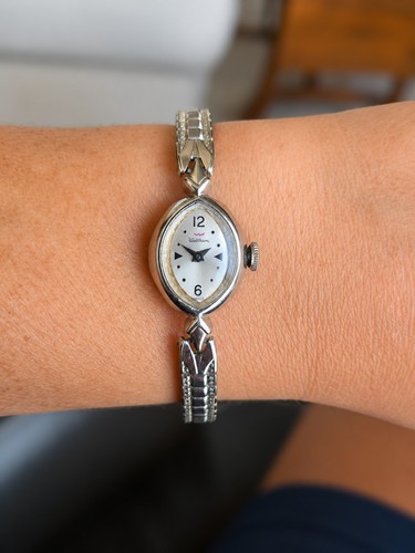 Vintage waltham swiss - waltham,