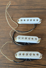 3x Fender USA Stratocaster