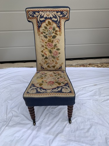 Antique prieu dieu tapestry - dieu,