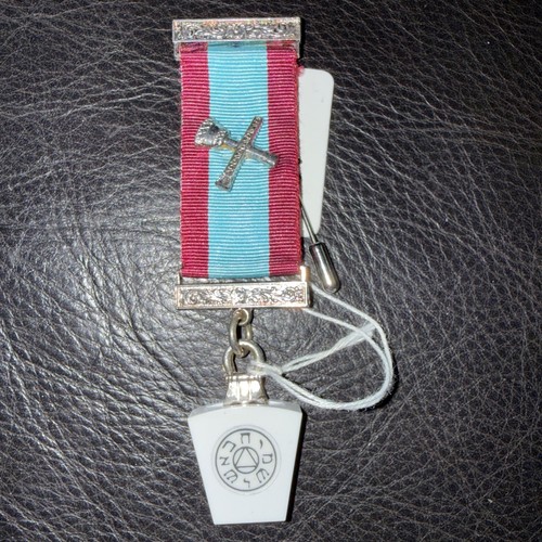Mark master mason breast - master,