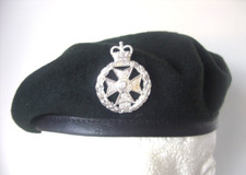 ROYAL GREEN JACKETS - RGJ RIFLE GREEN BERET & CAP BADGE  VETERAN BRITISH ARMY