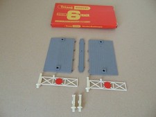 Tri-ang/Hornby R.629 Level Crossing S/6 (Boxed) ~ OO Gauge REF6326