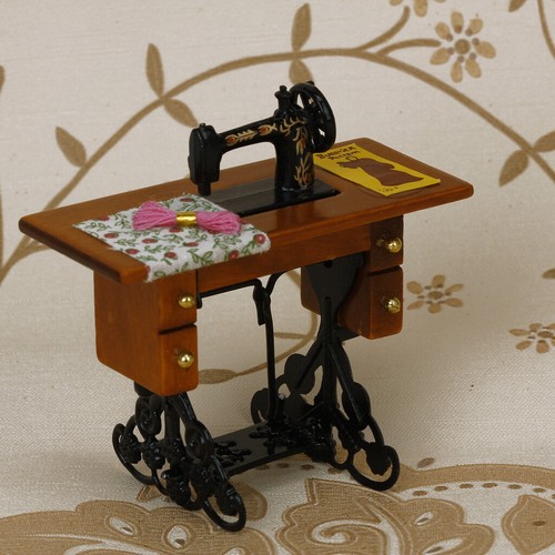 Miniature dolls house - house, treadle
