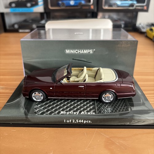 Minichamps bentley azure - 1:43,
