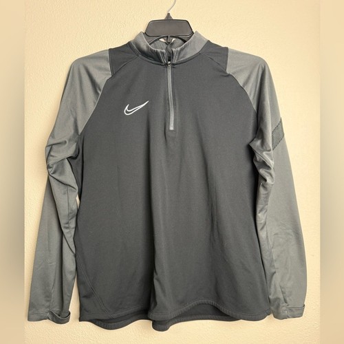 Nike women size 4 - 1/4, zip