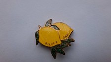 VINTAGE  ENAMEL SILVER SHRED LEMON MARMALADE BADGE