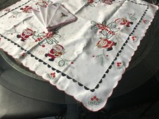 VINTAGE White Red Santa Father Christmas Embroidery Tablecloth + 4 Napkins