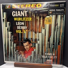 SEALED - Leon Berry – Giant