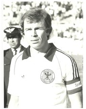 Bernard Dietz - WEST GERMANY - 8 x 6 Original Press Photograph