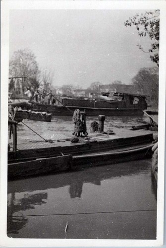 1945 photo canal - canal, barges