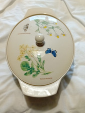 Sarah's Garden kitchen collection Wedgewood Oval casserole 8pt
