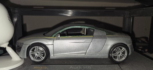 Maisto audi grey - 1:18, r8