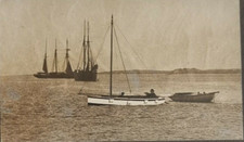 1890s ORIGINAL PHOTO CLOVELLY FISHING BOATS - SAILING DINGY - ROWING BOAT