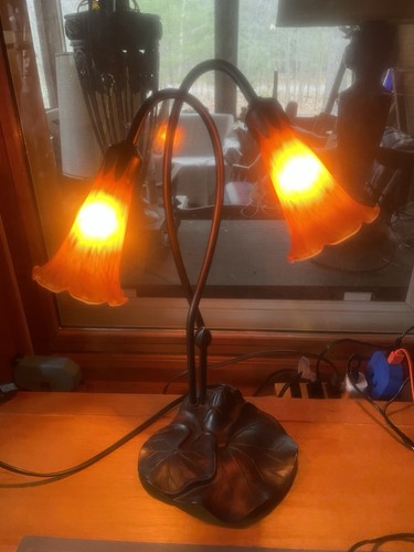Tiffany style desk - table, lamp