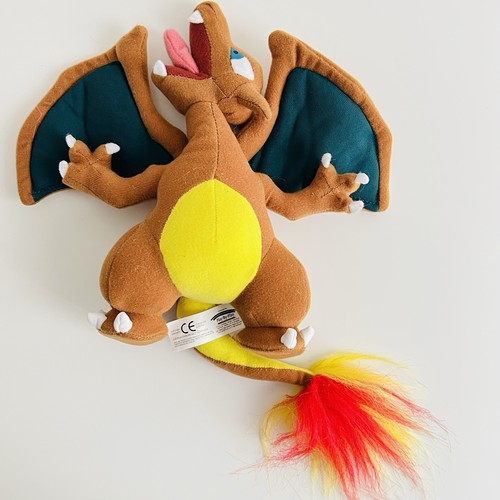 Official pokémon charizard - pokémon,