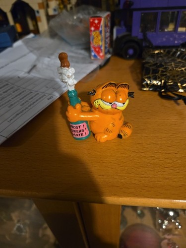 Vintage 1981 bully - bully, garfield
