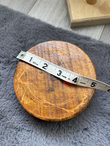 Button hat block with side