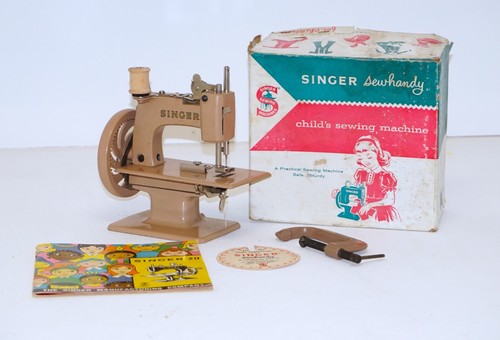 Vintage singer sewhandy - singer,