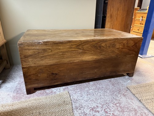 Hardwood trunk - hardwood,