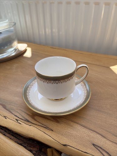 Paragon royal albert - &,