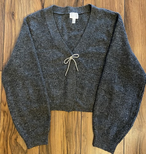 Woman grey knit - woman’s, neck