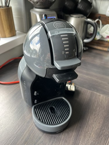 Nescafe dolce gusto - dolce, de'longhi