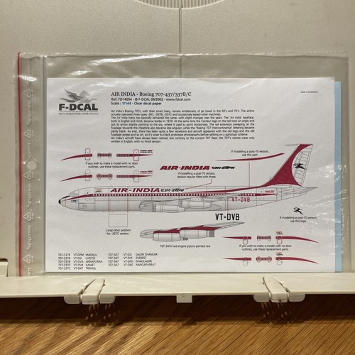 1/144 scale model airliner