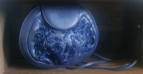 Lovely navy shoulder bag vgc - lovely,