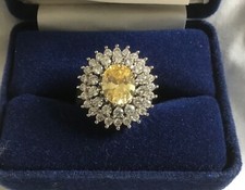 Costume jewellery ring. Size L