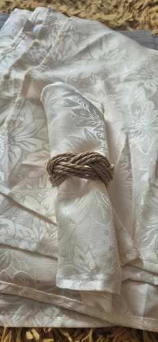 Bnwt hotel quality - bnwt, damask