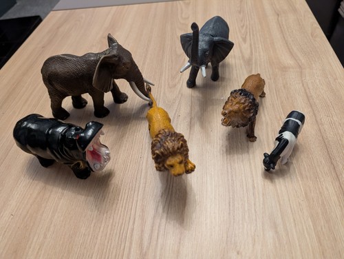 Elc ect plastic animals - ,