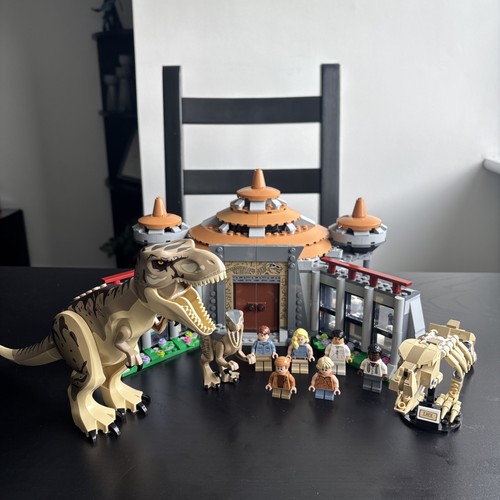 Lego jurassic park visitor - jurassic,