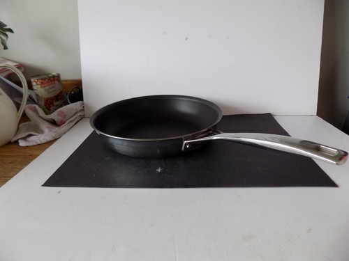 Frying pan crueset 24cm non - le,