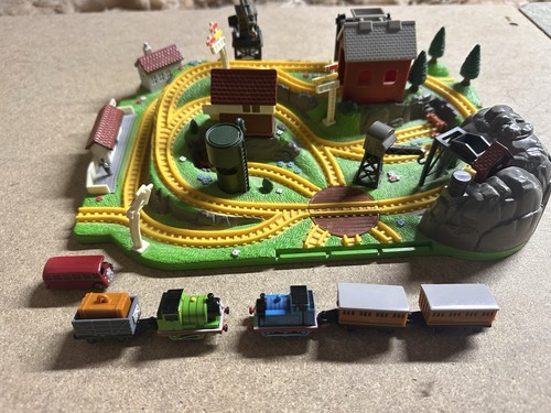 Thomas the tank engine - 🚂,