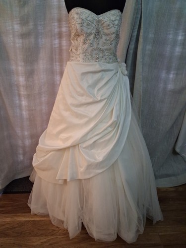 Bnwt wedding dress size - dress,