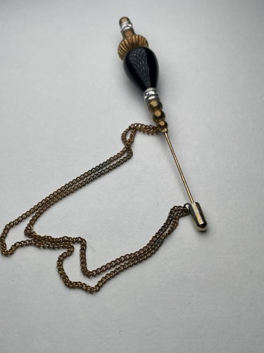 Beautiful gold tone hat pin - beautiful,