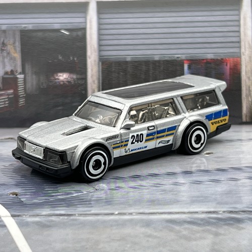 Hot wheels volvo 240 - hot,