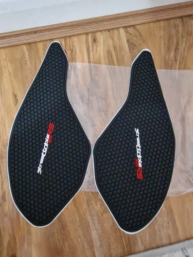 Motorcycle fuel tank - fuel, pad