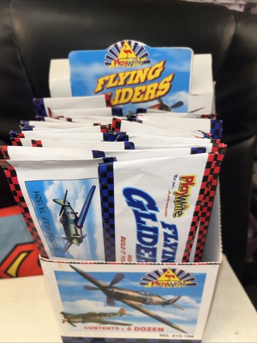 Flying gliders play - flying,
