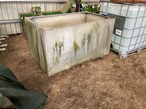 Galvanised riveted water tank - riveted,