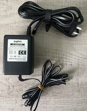 SANYO AC ADAPTOR 3AG4U12A00500 INPUT: 220-230V 50HZ 12VA OUTPUT: 12V 500MA 6VA