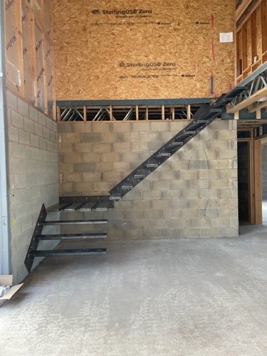 Floating staircase tread - floating,